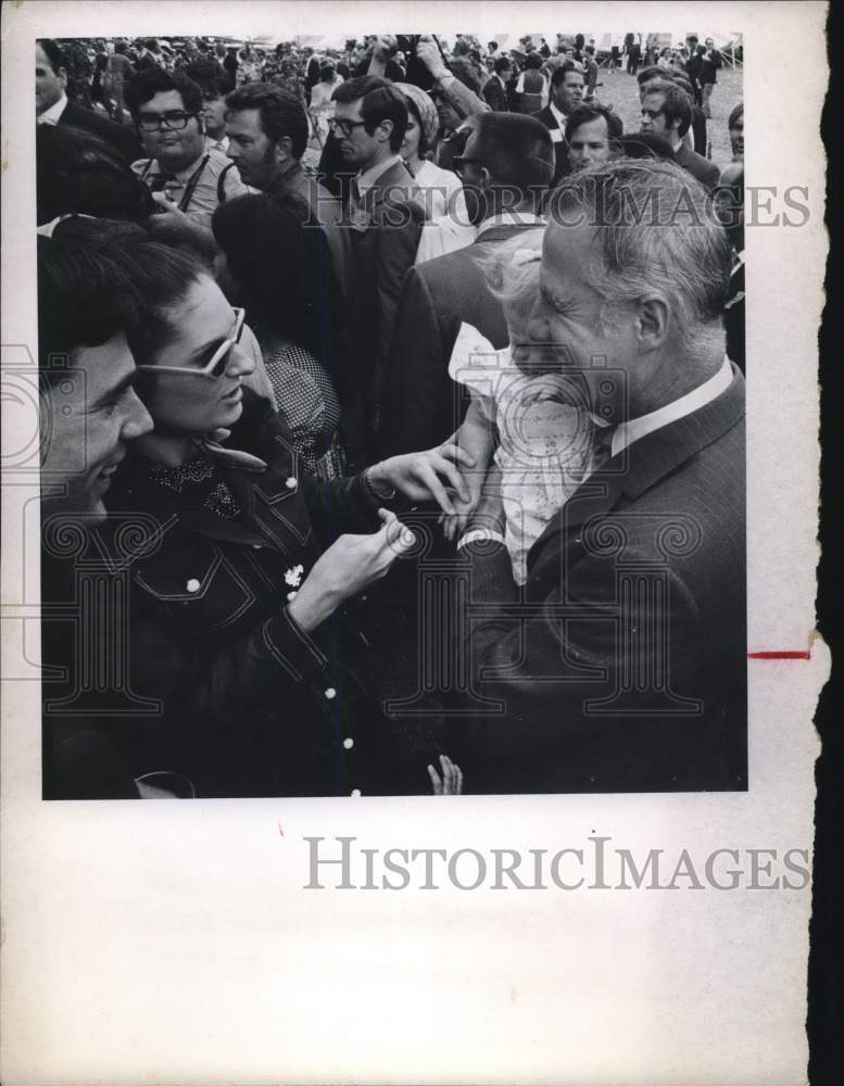 1971 Press Photo Agnew greets Robbs during LBJ Library dedication - sax28960- Historic Images