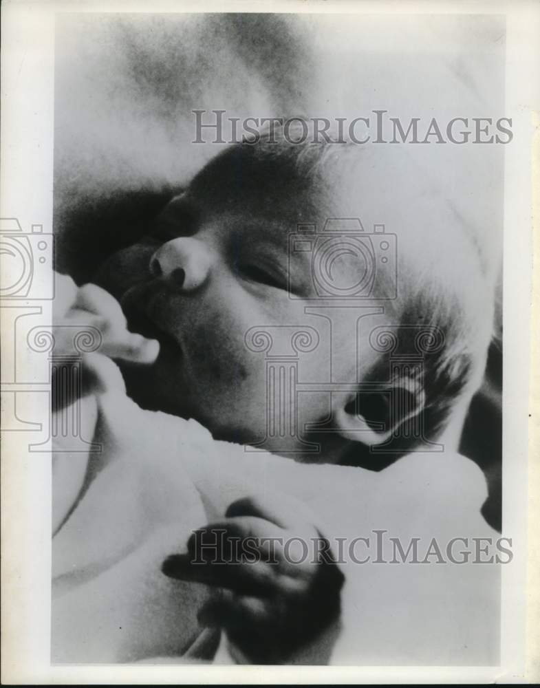 Press Photo A beautiful Test Tube Baby - sax29090- Historic Images