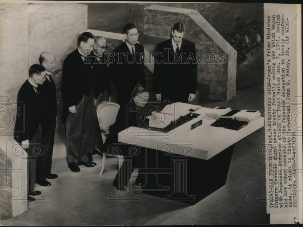 1951 Press Photo Japan's Prime Minister Shigeru Yoshida signs Peace Treaty