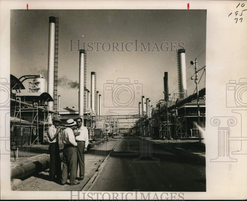 1979 Press Photo Workers in Industrial Area - sax29646- Historic Images