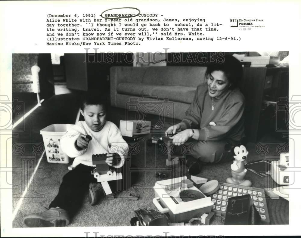 1991 Press Photo Alice White &amp; her grandson James enjoy the day together- Historic Images