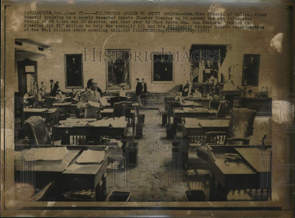 1972 Press Photo Senator Mike McKool in Senate Chamber in Austin, Texas- Historic Images