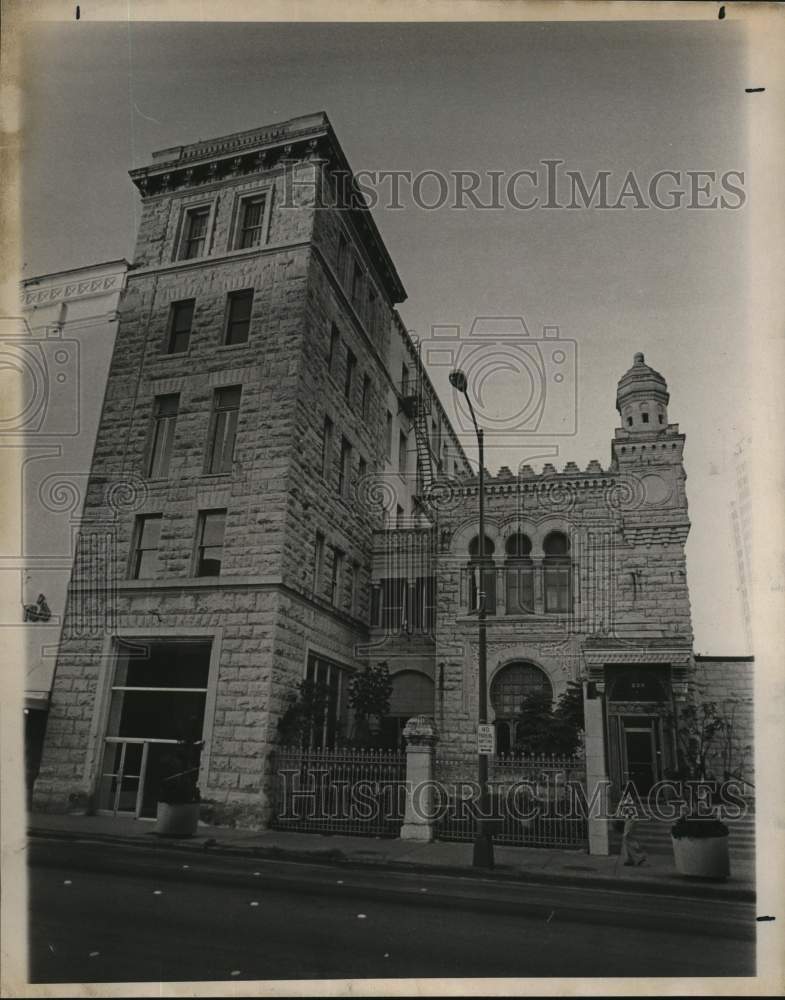 1975 Press Photo General view of the First National Bank building - sax30582