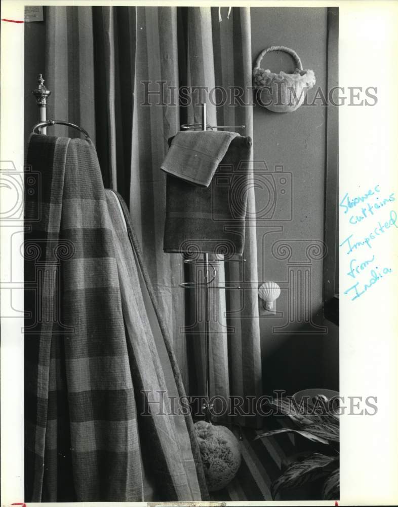 Press Photo Bathroom towels - sax30586- Historic Images