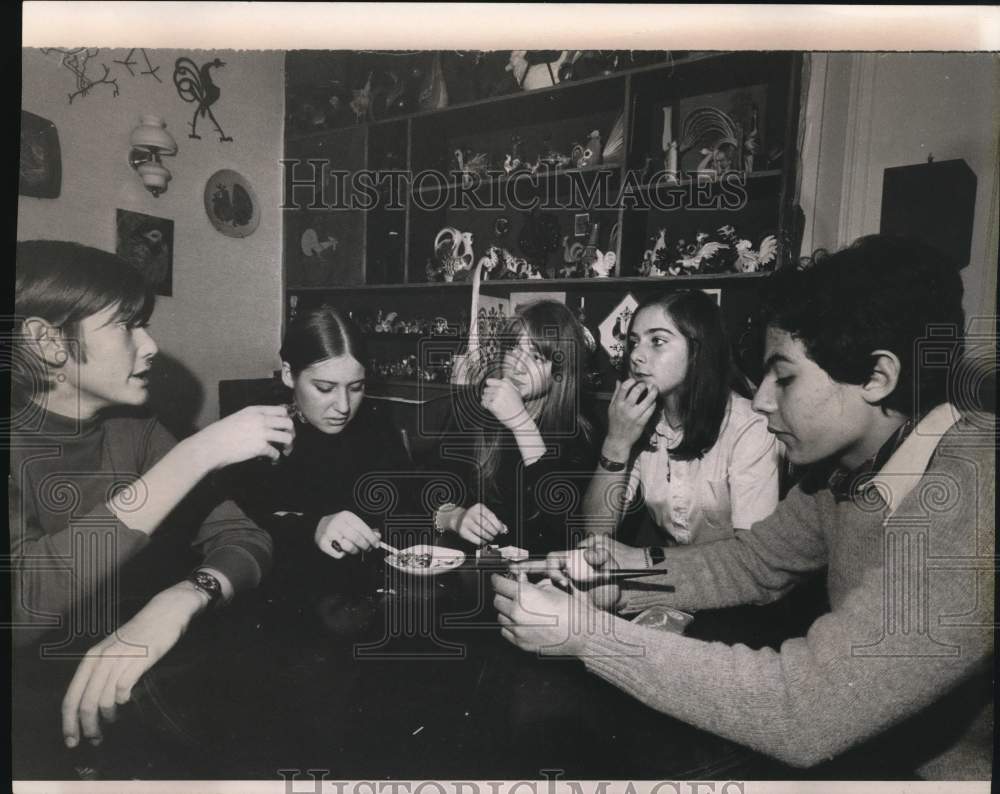 1969 Press Photo French Students Discuss Political Issues in Meeting - sax31037
