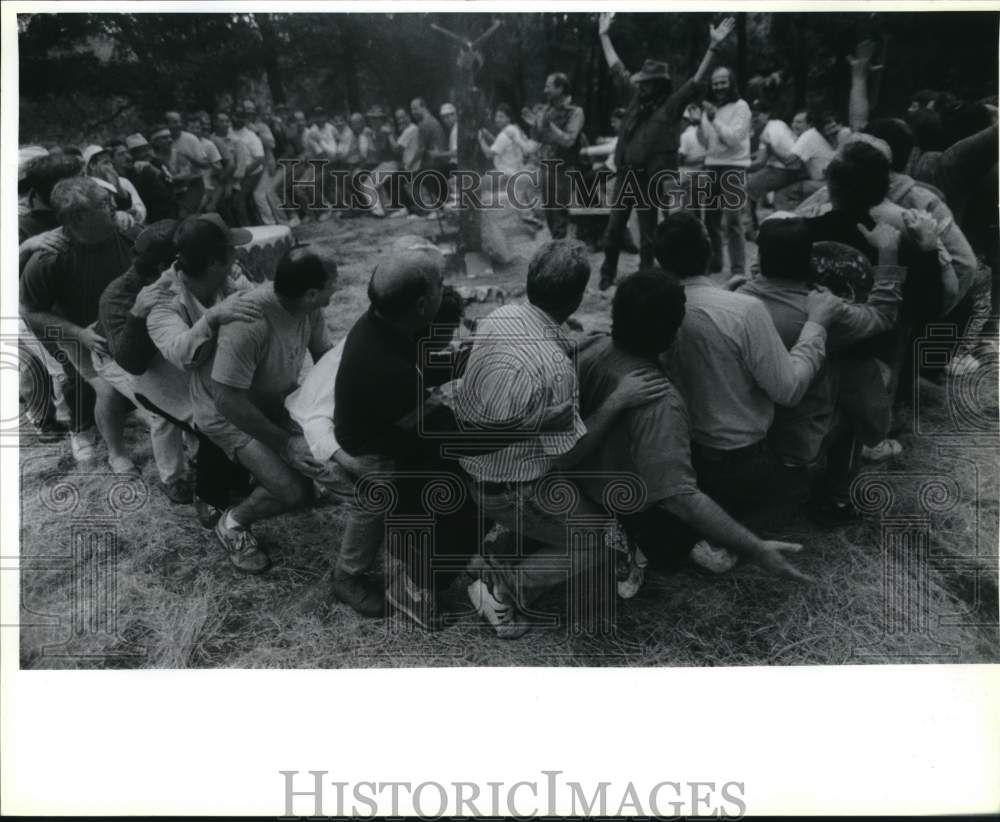 1992 Press Photo Circle sits on each others' laps at Wildman gathering in Texas