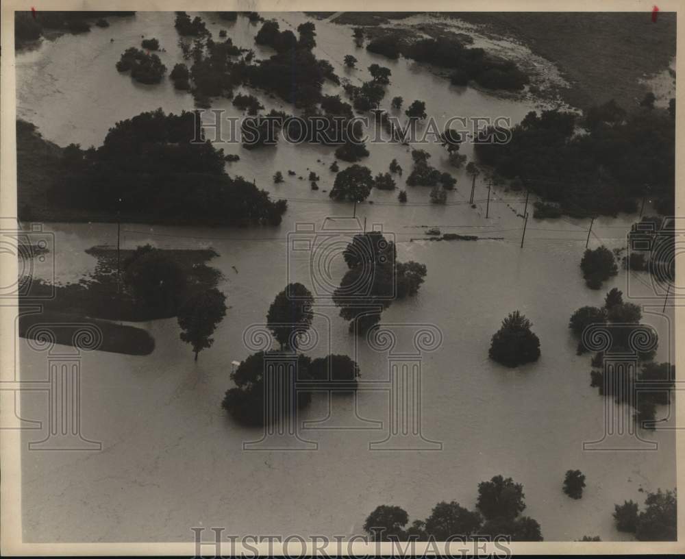 1978 Press Photo Flooding at Nacogdoches Road and Salado Creek looking Southwest- Historic Images