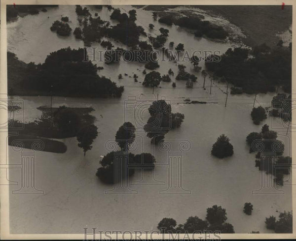 1978 Press Photo Flooding at Nacogdoches Road and Salado Creek looking ...