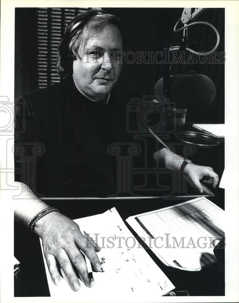 1990 Press Photo Psychic Ian Bliss of KTSA Radio, Texas - sax31910- Historic Images