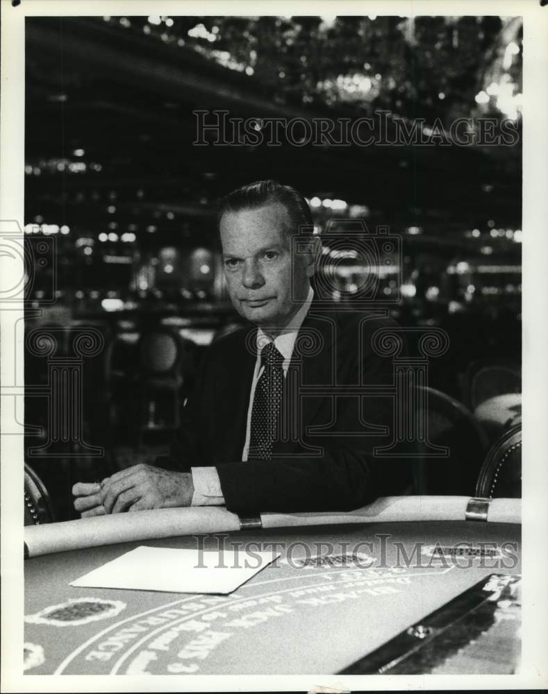 Press Photo Correspondent David Brinkley sitting at Black Jack table - sax32041- Historic Images