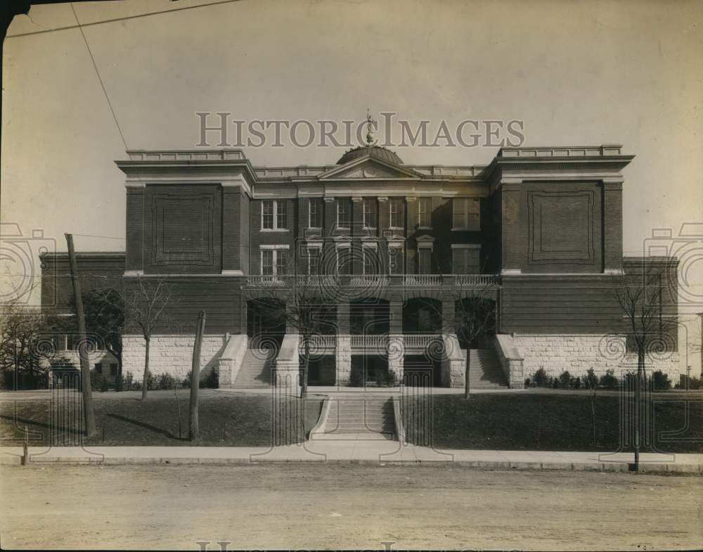 Press Photo Public High School in Austin, Texas - sax32403- Historic Images