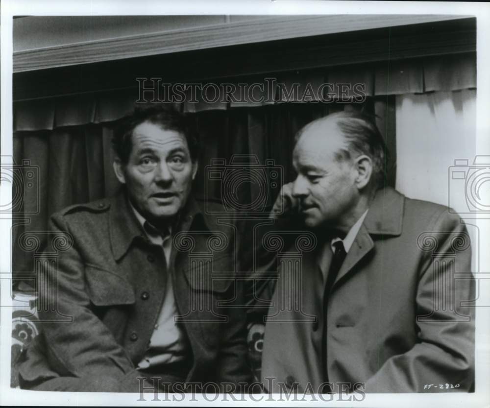 Press Photo Alistair MacLean & Robert Shaw on set of "Force Ten From Navarone"