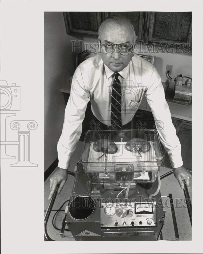 1988 Press Photo Jim Hayes, Executive Director, South Texas Organ Bank, Texas- Historic Images