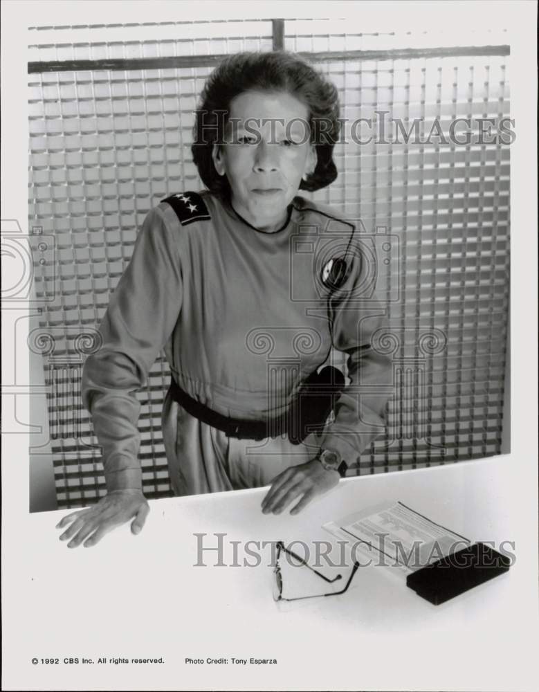 1992 Press Photo Actress Linda Hunt in "Space Rangers" on CBS-TV - sax33644- Historic Images