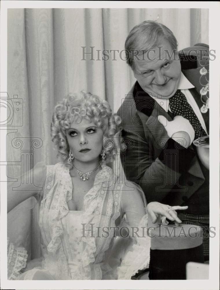 1982 Press Photo Ann Jillian &amp; Chuck McCann in scene from &quot;Mae West&quot; on ABC-TV- Historic Images