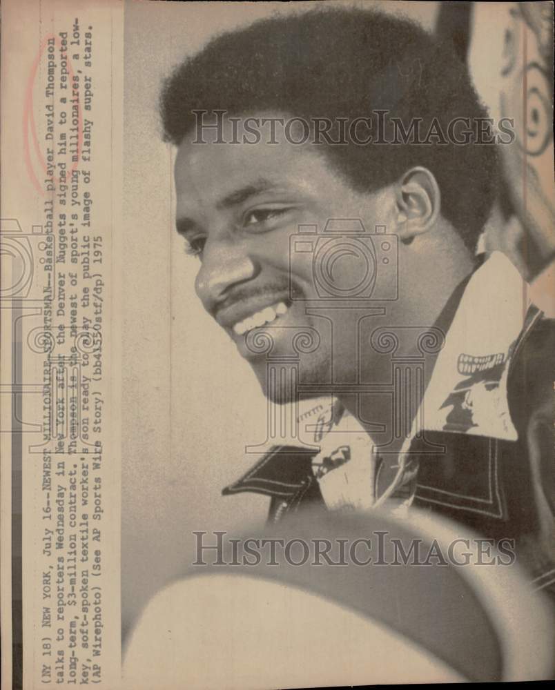 1975 Press Photo Denver Nuggets signs David Thompson, New York - sax33884- Historic Images