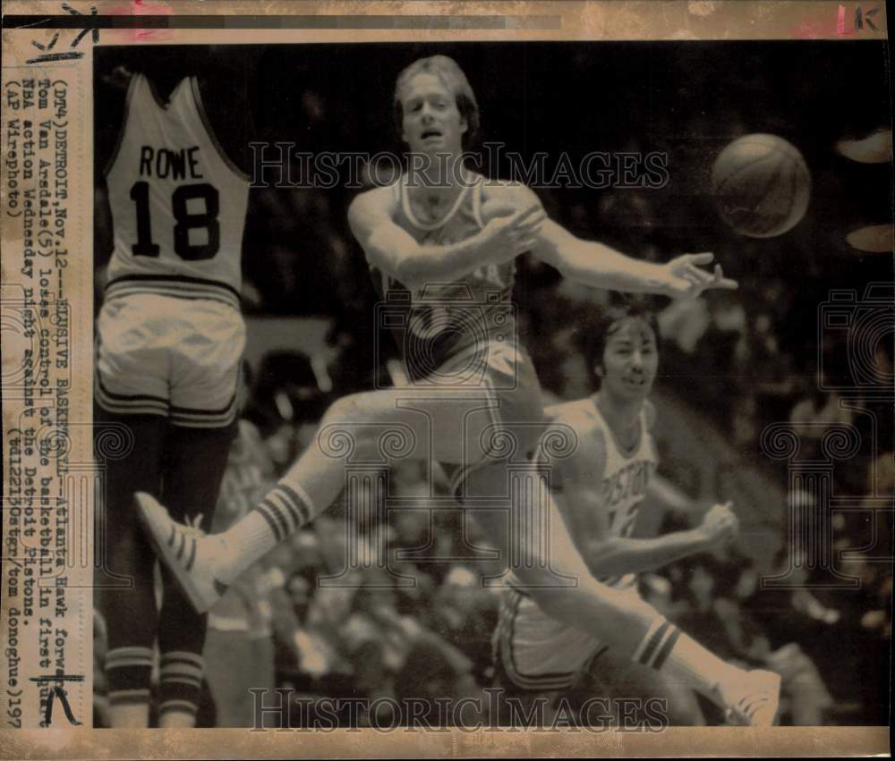 1975 Press Photo Atlanta Hawk Tom Van Arsdale in game with Detroit Pistons, MI- Historic Images