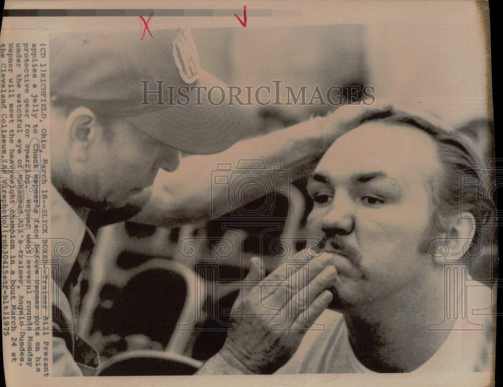 1975 Press Photo Trainer Bill Prezand and boxer Chuck Wepner, Ohio - sax34039- Historic Images