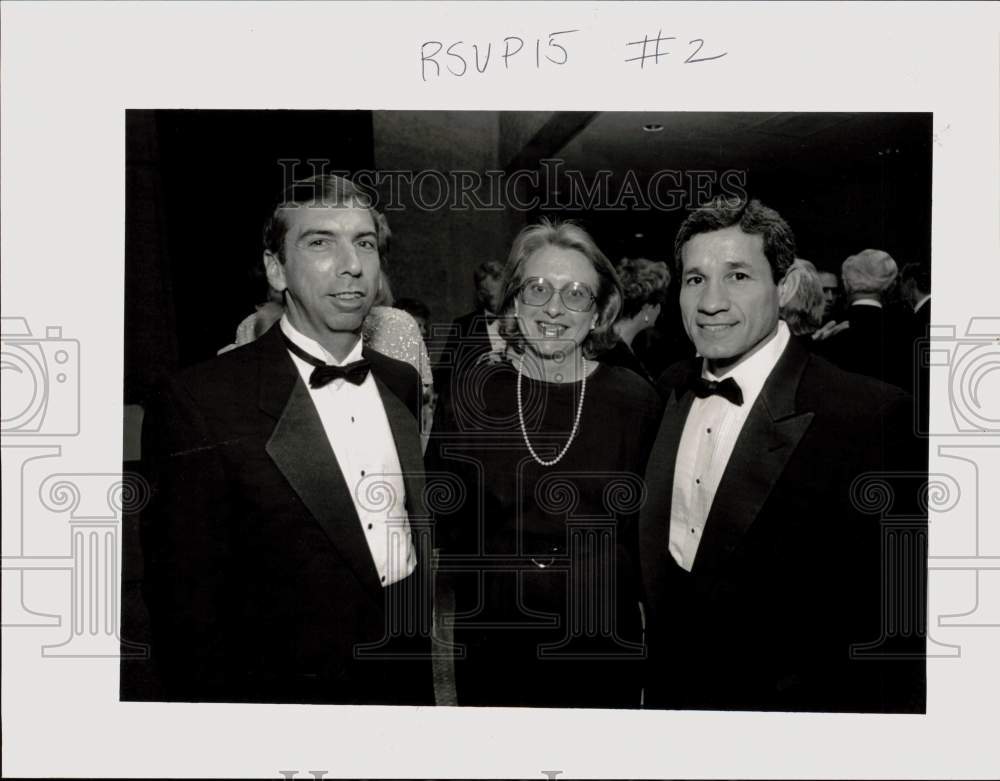 1991 Press Photo Steve Hilbig, wife Sylvia & Senator Frank Tejeda, TX- Historic Images