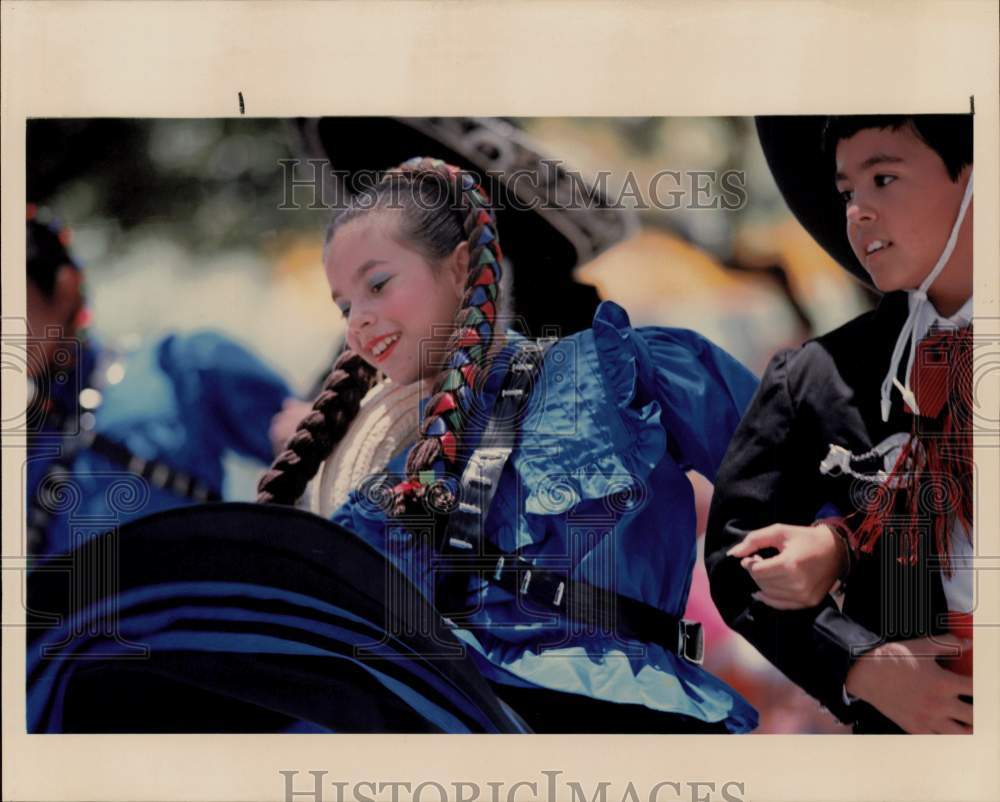 1988 Press Photo Folkloric dancers at Texas Folklife Festival, McAllen, Texas- Historic Images