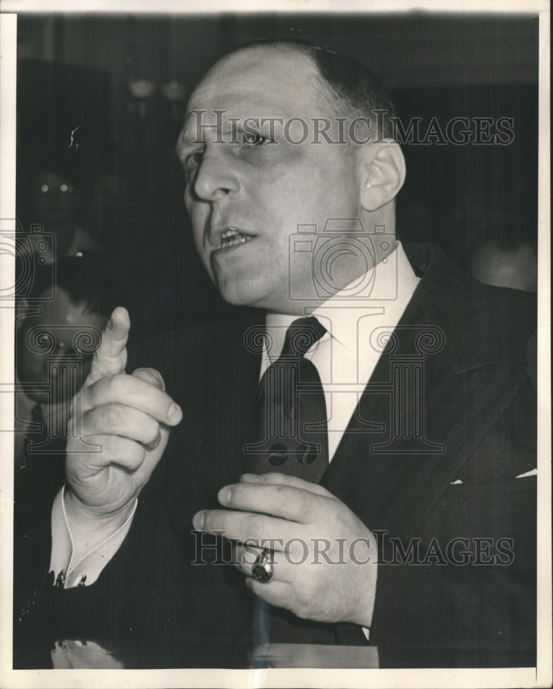 1943 Press Photo John P Monroe Told Comm Investigating War Contracts No Apologie