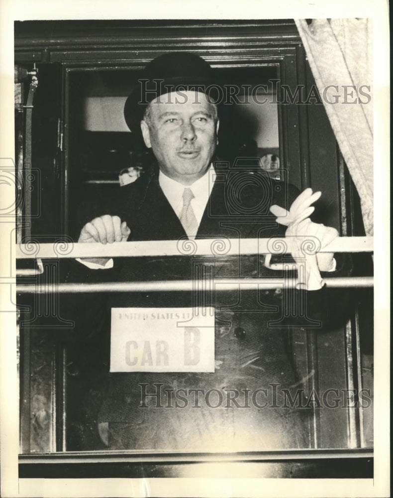 1938 Press Photo Hugh Wilson in Paris on the boat-train bound for S.S. Manhattan- Historic Images