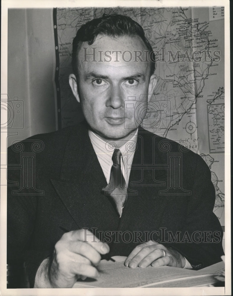 1943 Press Photo Dr Goodwin B. Watson,Chief Analyst of the FCC Foreign Broadcast