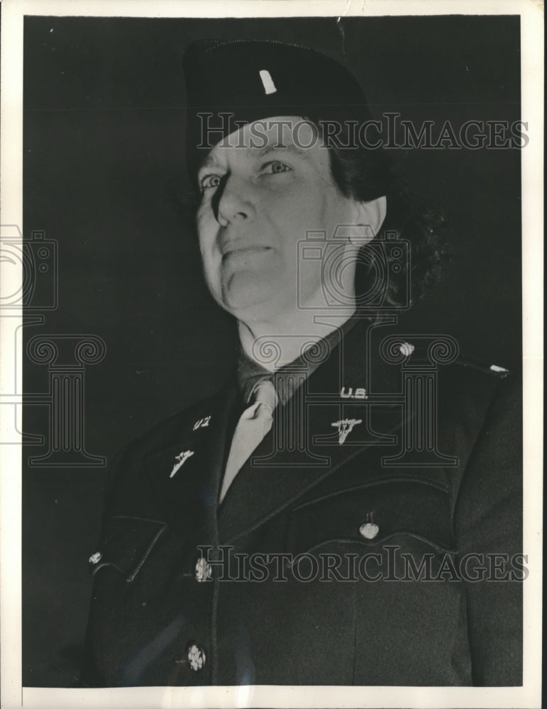 1943 Press Photo Dr Marian Loizeaux only woman physician with AEF - sba00306