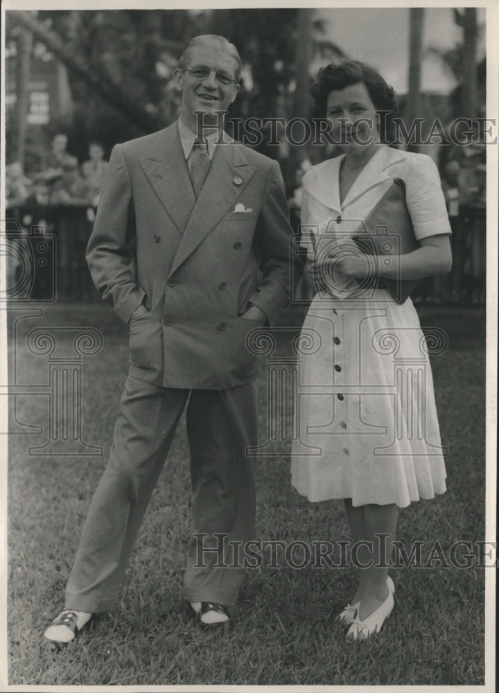 Press Photo Mr. and Mrs. John C. Clark - sba00391