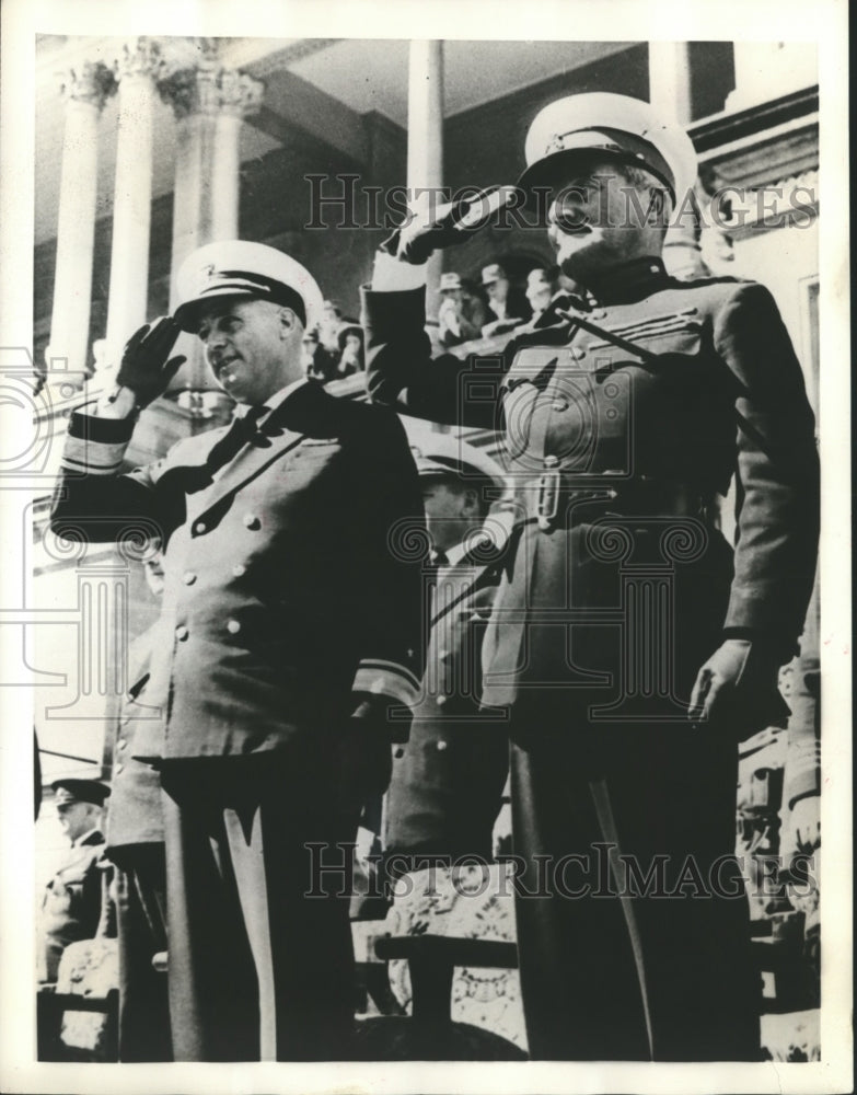 1941 Press Photo Rear Adm. Taffinder & Gov. of Queensland Salute US Marines