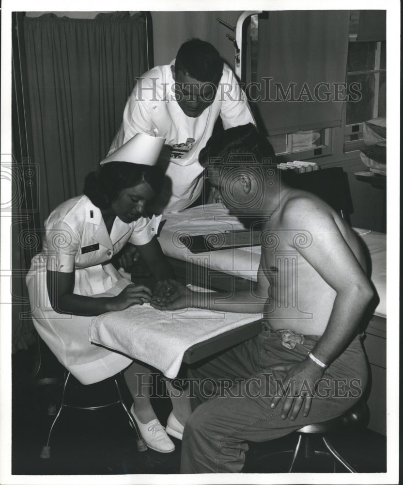 1967 Press Photo Virginia Bean Student in Physical Therapy at Medical Field- Historic Images