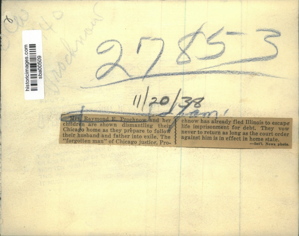 1938 Press Photo Mrs Raymond Prochnow & Children Shown Dismantling Chicago Home