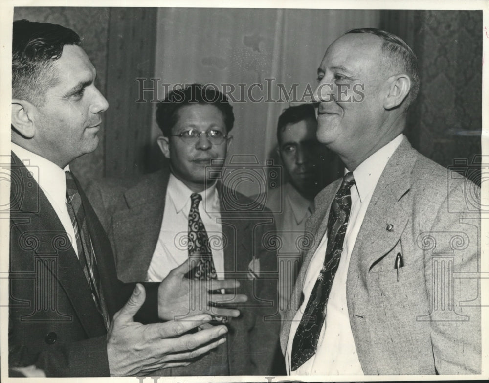 1941 Press Photo Gov.Alfredo Chavez of Mexico interviewed by Col.J.Willicombe.