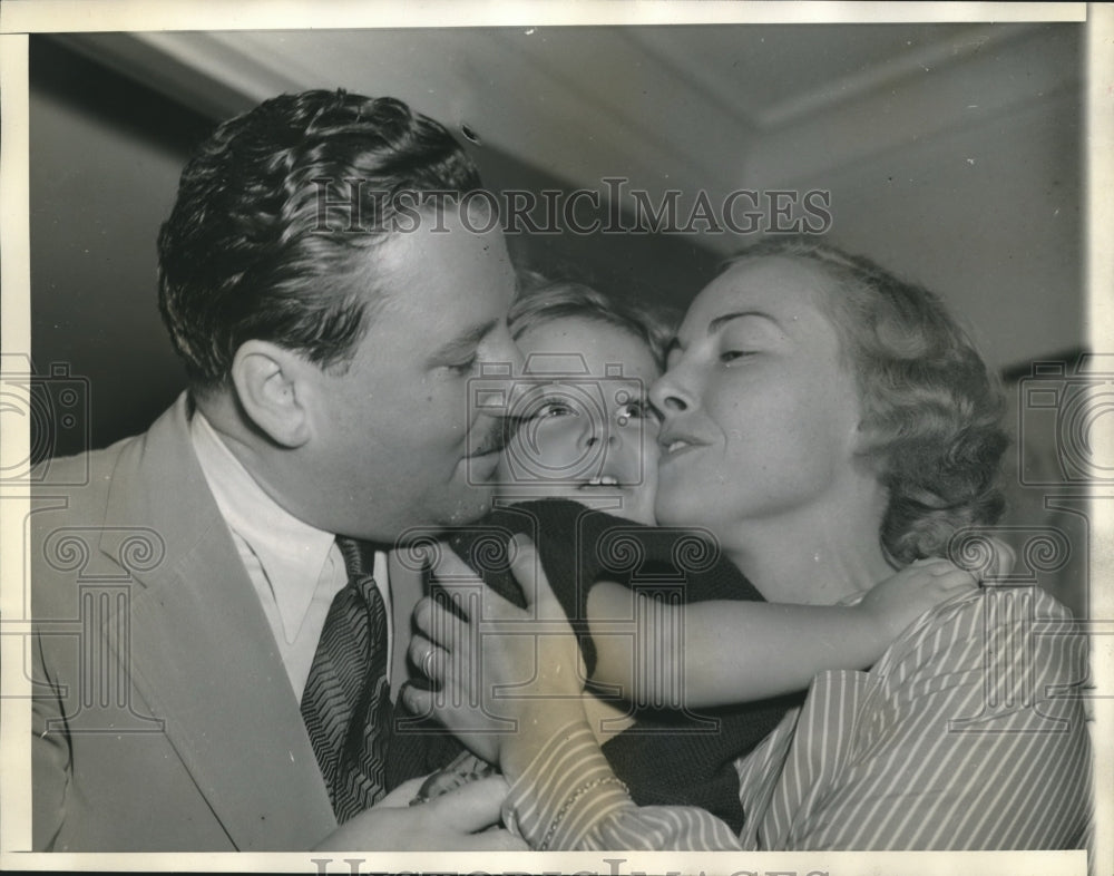 1940 Press Photo 3 Year Old Kidnapped Child Marc de Tristan safe with parents