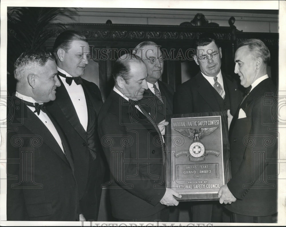 1941 Press Photo Grand Award for Greatest Accomplishment in Traffic Safety