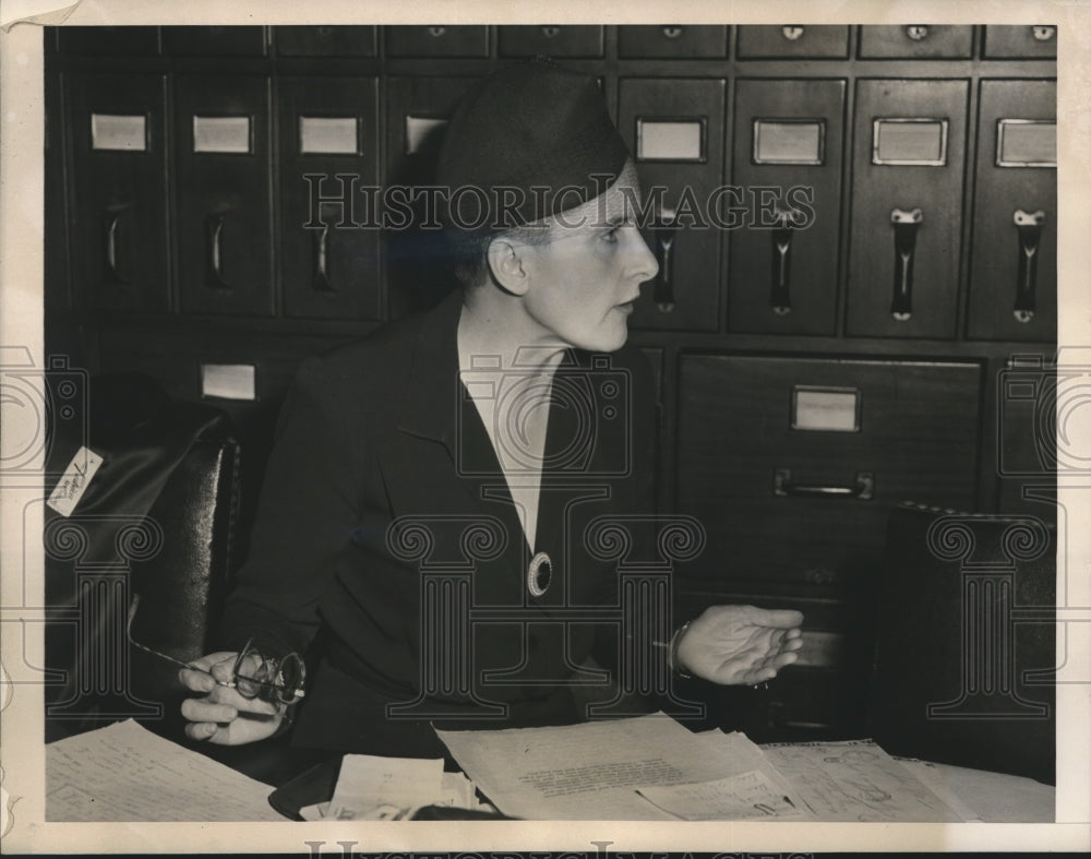 1944 Press Photo Vivian Kellems Testifies At Senate Hearing - sba00710