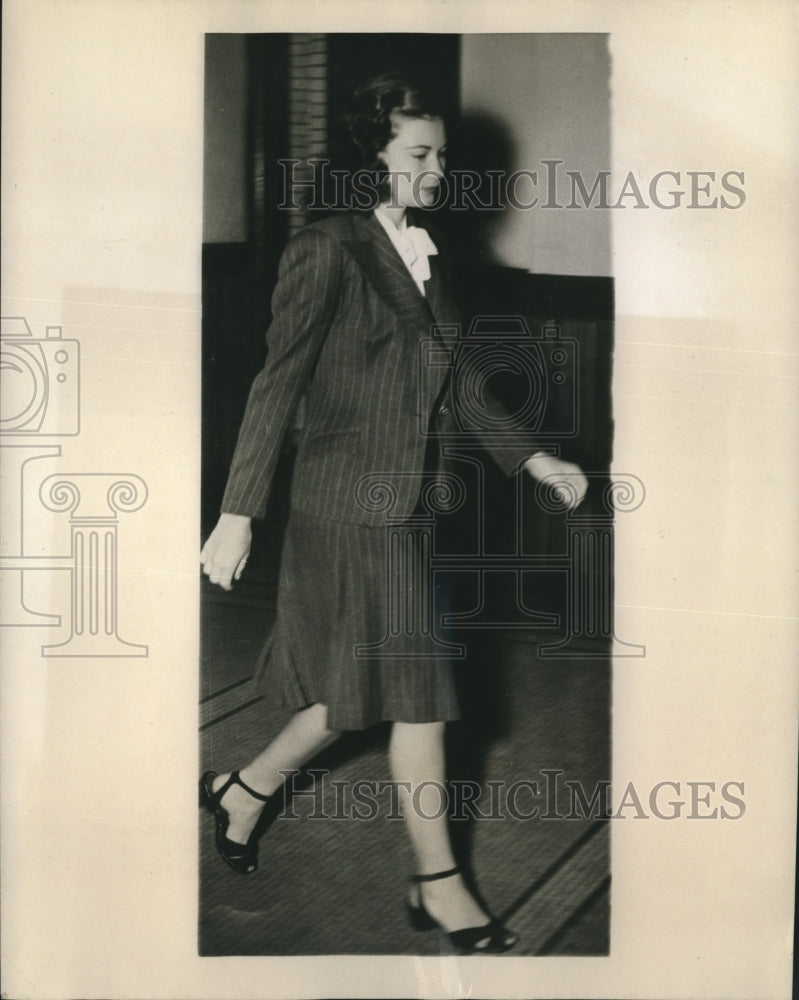 1945 Press Photo Mrs Imogene Stevens after release from Fairfield Co jail in CT