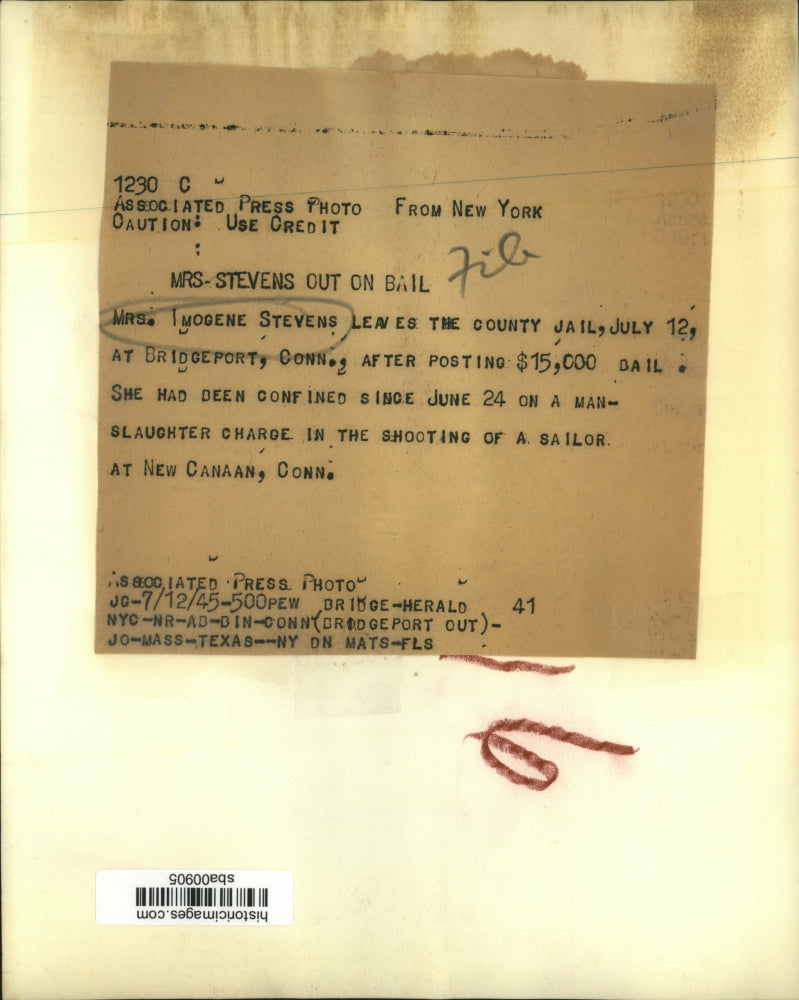 1945 Press Photo Mrs Imogene Stevens after release from Fairfield Co jail in CT