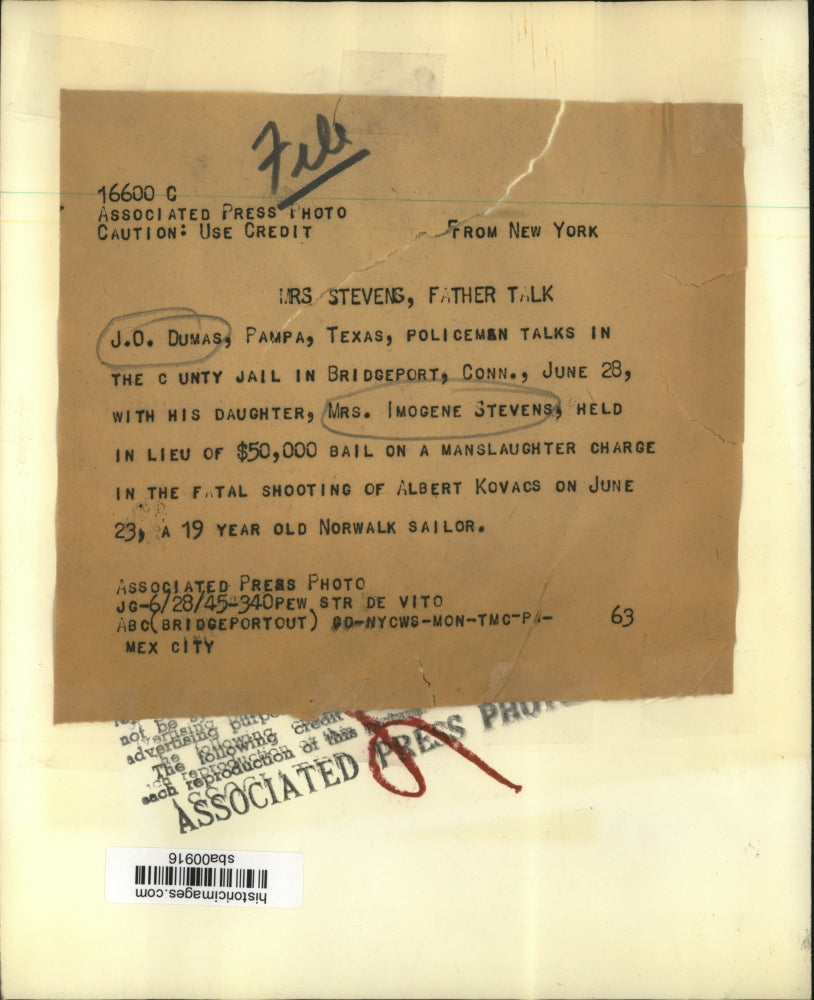 1945 Press Photo J.O. Dumas Talks to Daughter, Imogene, Accused of Manslaughter