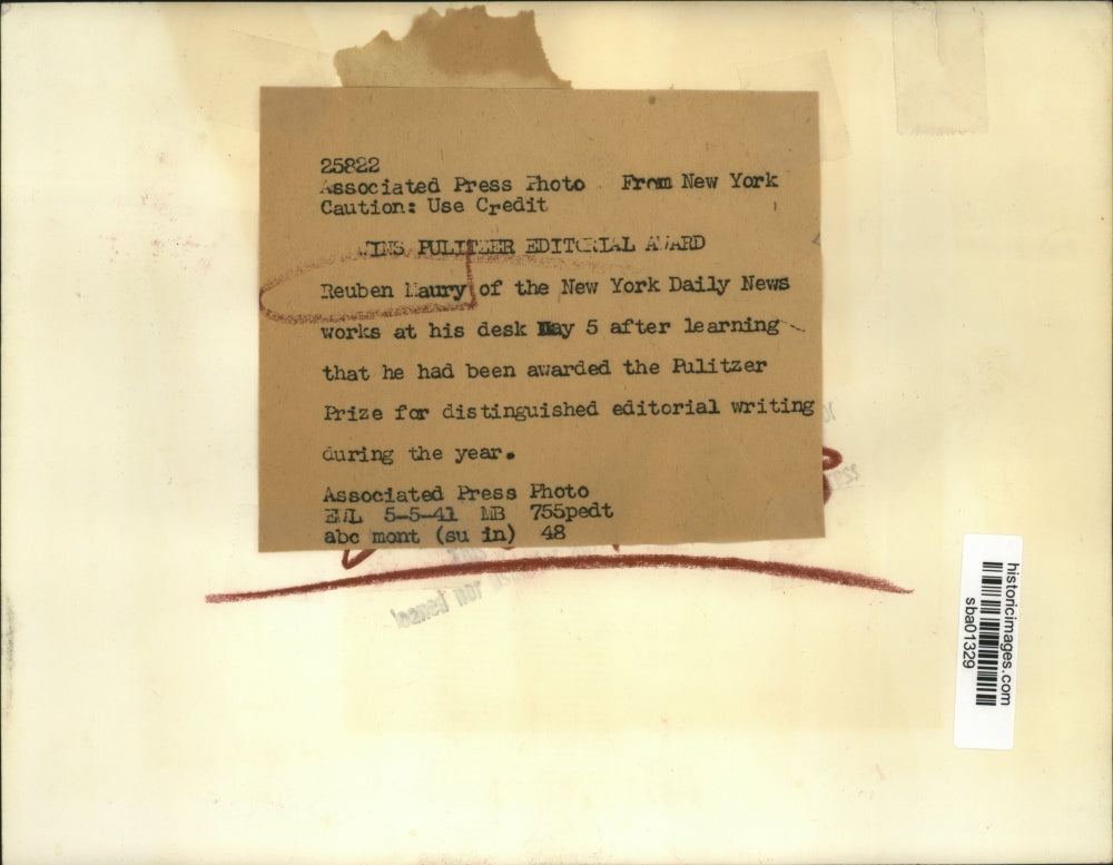 1941 Press Photo Reuben Maury of New York Daily News works at his desk