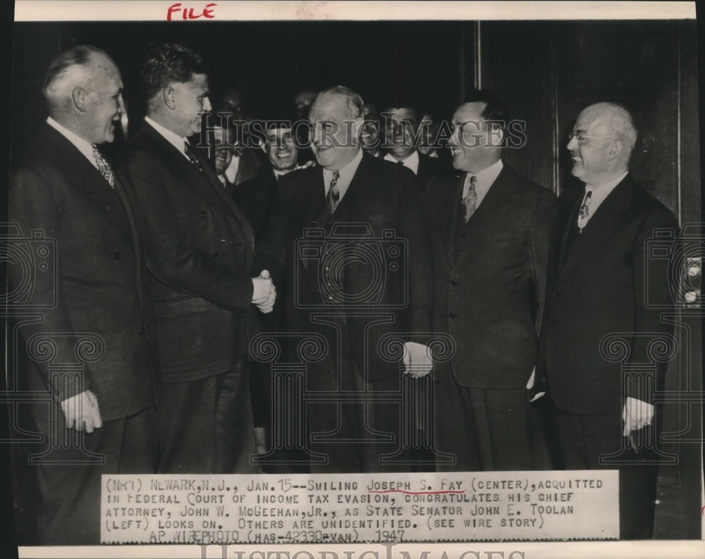 1947 Press Photo Joseph Fay congratulates his attorneys after acquittal