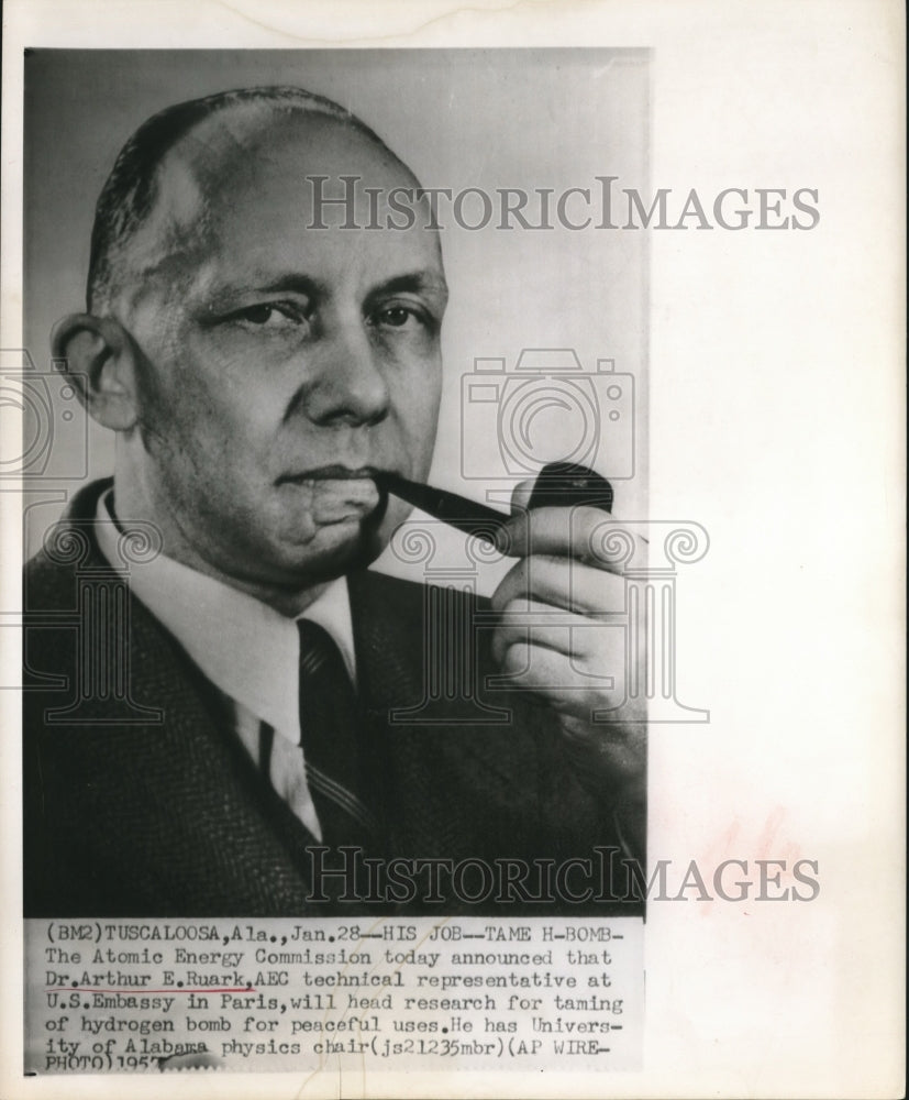 1952 Press Photo Arthur E Ruark to Head Research for Taming H-Bomb - sba01473- Historic Images