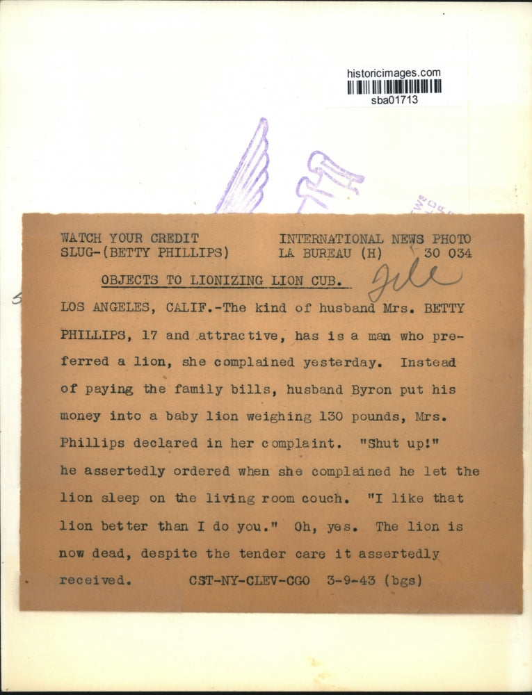 1943 Press Photo Betty Phillips sues husband for divorce after he bought a lion