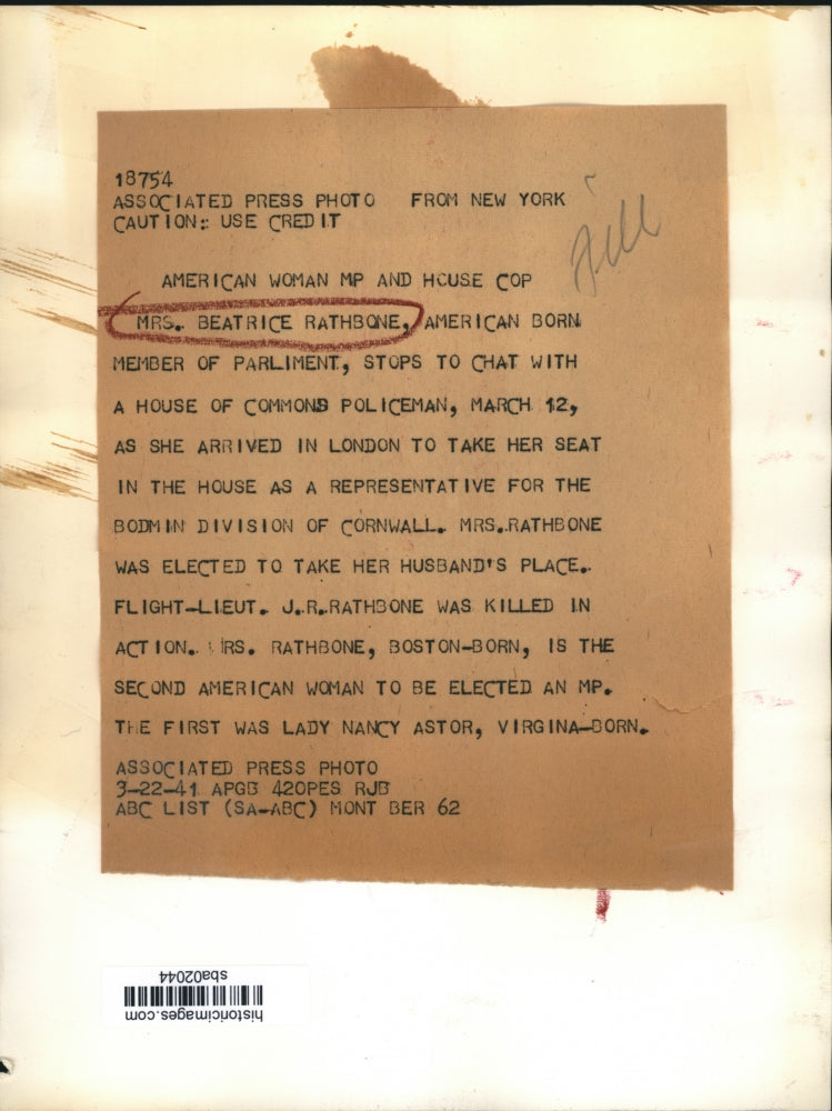 1941 Press Photo Mrs.Beatrice Rathbone Chats with a House of Commons Policeman