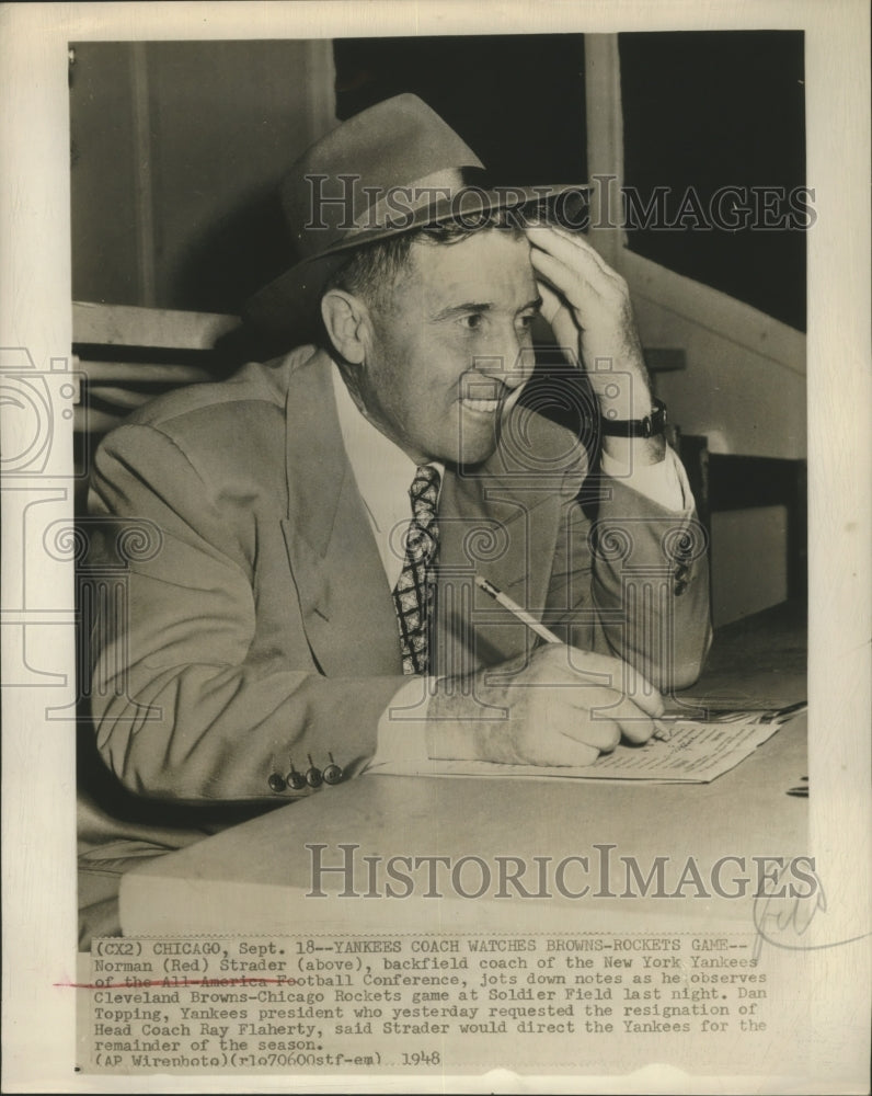 1948 Press Photo Yankees backfield coach Norman Red Strader Jots Down Notes