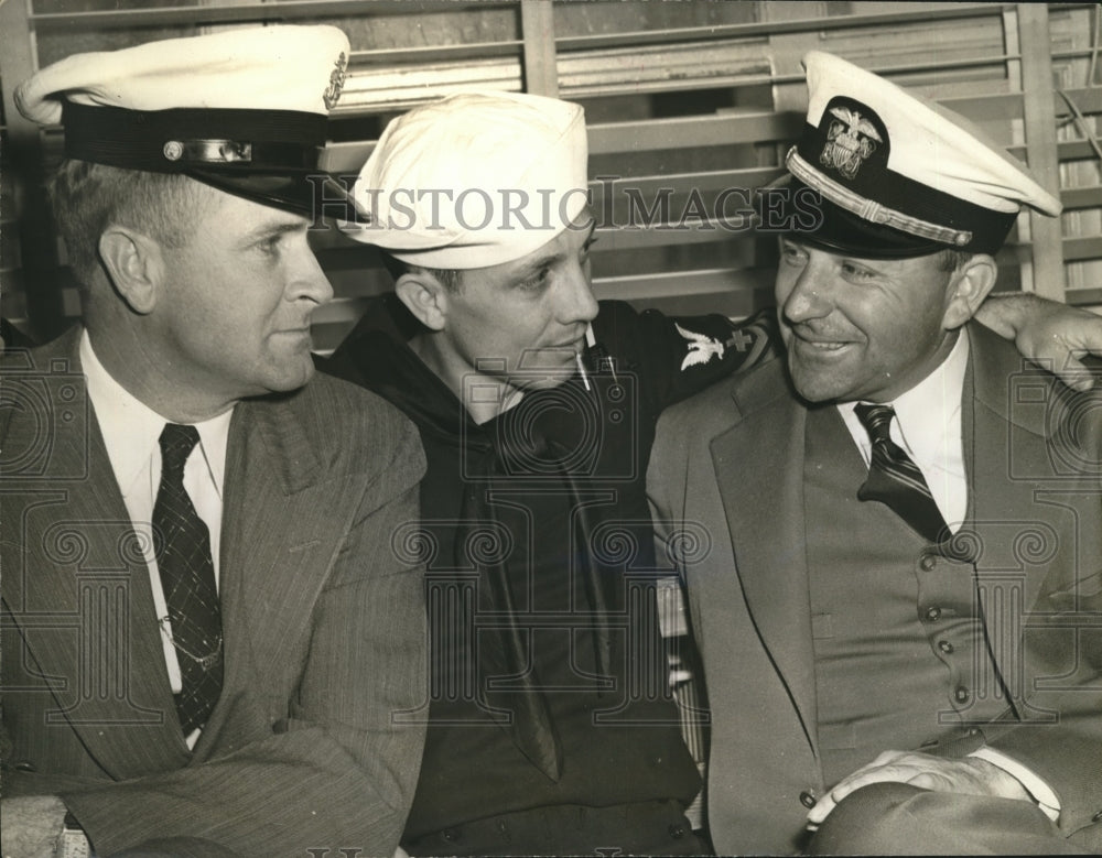 1942 Press Photo Jack Sisco and Choo Sportsman Sworn into Navy in Dallas