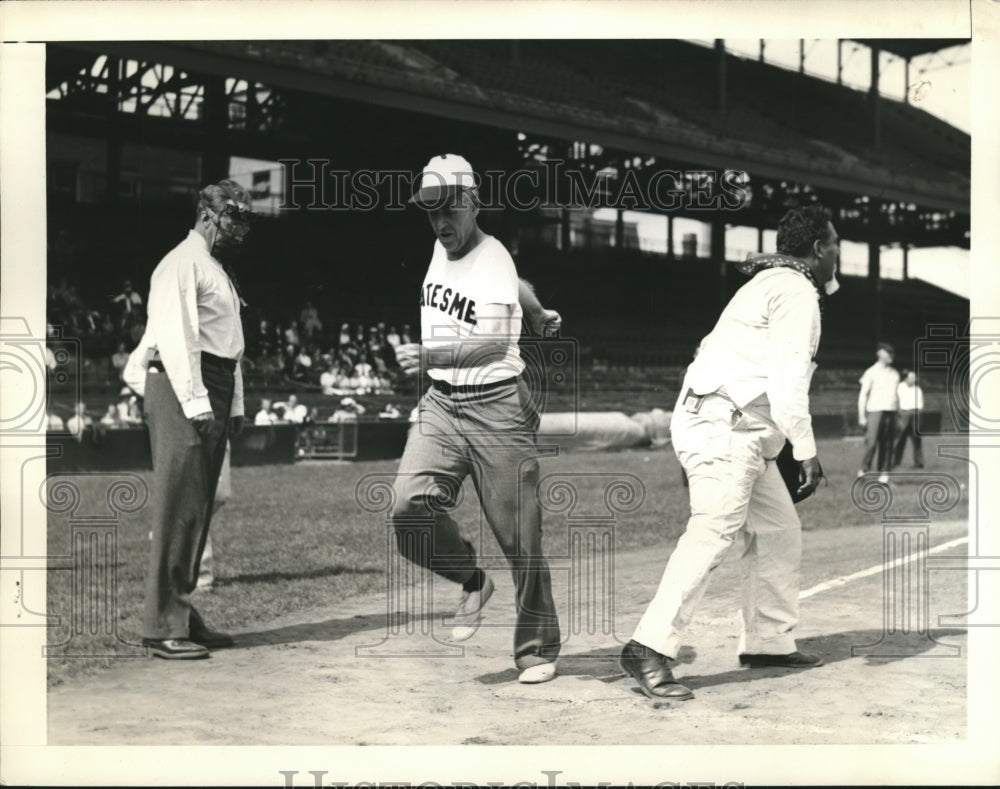 1941 Press Photo VP Henry Wallace & Tony Muto play for Statesmen in baseball