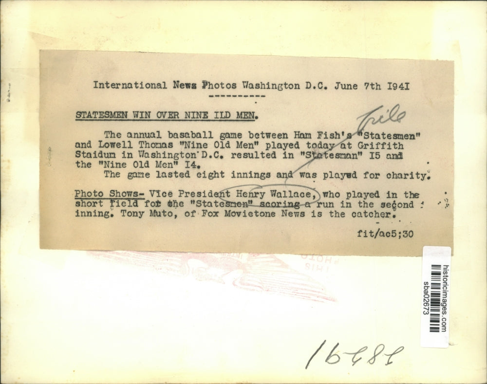 1941 Press Photo VP Henry Wallace & Tony Muto play for Statesmen in baseball