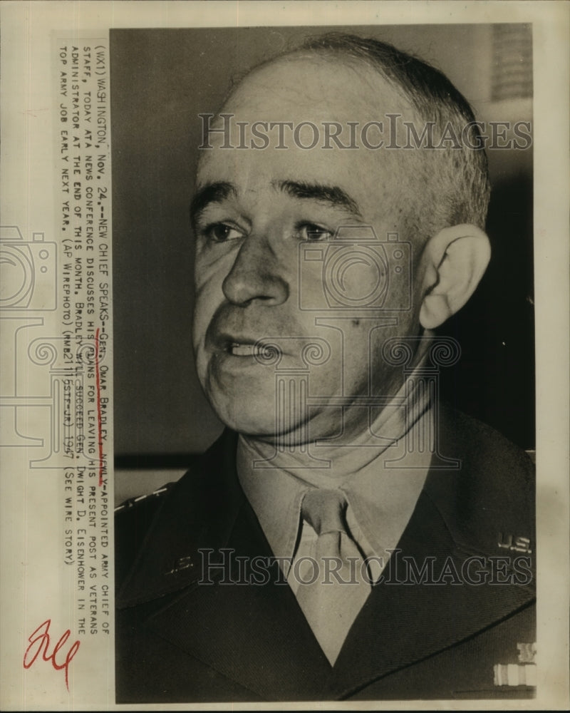 1947 Press Photo Gen Omar Bradley U.S. Army Chief of Staff Speaks to News