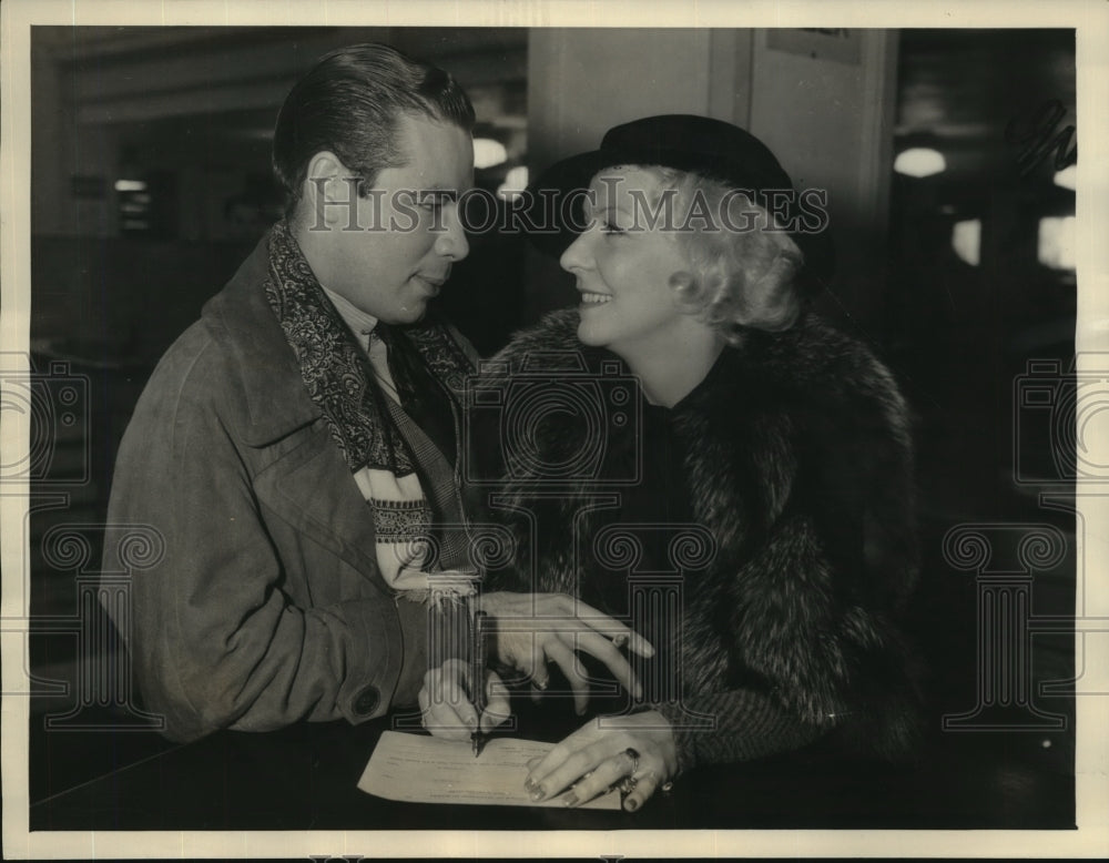 1933 Press Photo Frances Williams with her husband Miguel de Sousa at courthouse